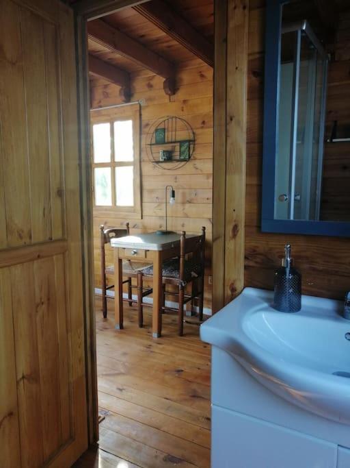 Agreable Chalet En Bois Et Son Exterieur Massay Exterior foto